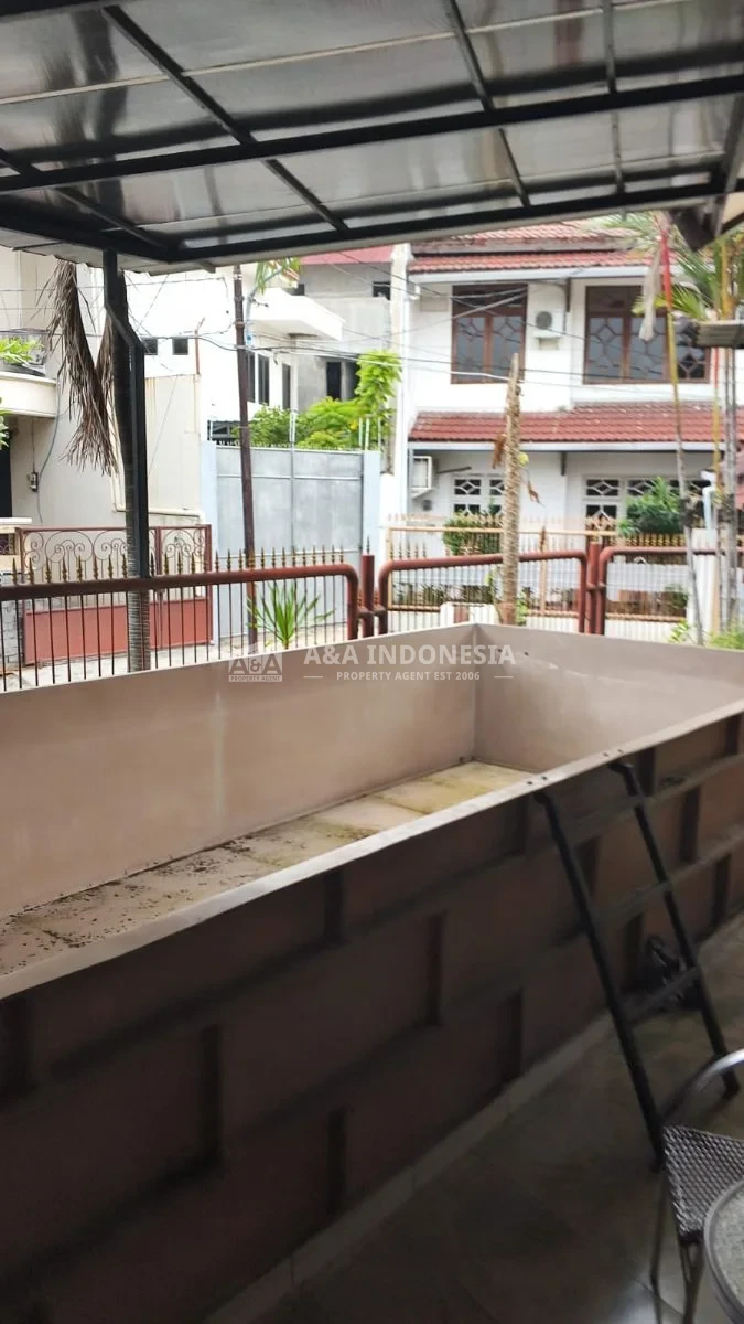 Dijual rumah hook asri di kawasan hunian Taman simpang darmo permai selatan surabaya barat - Thumbnail 2