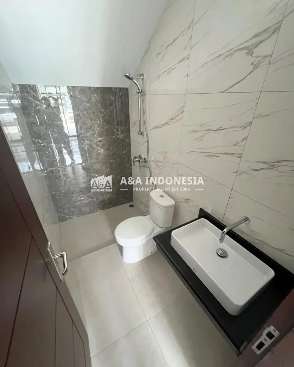Dijual Rumah Mewah Baru Minimalis Lokasi Strategis Woodland Citraland Surabaya Barat - Thumbnail 4