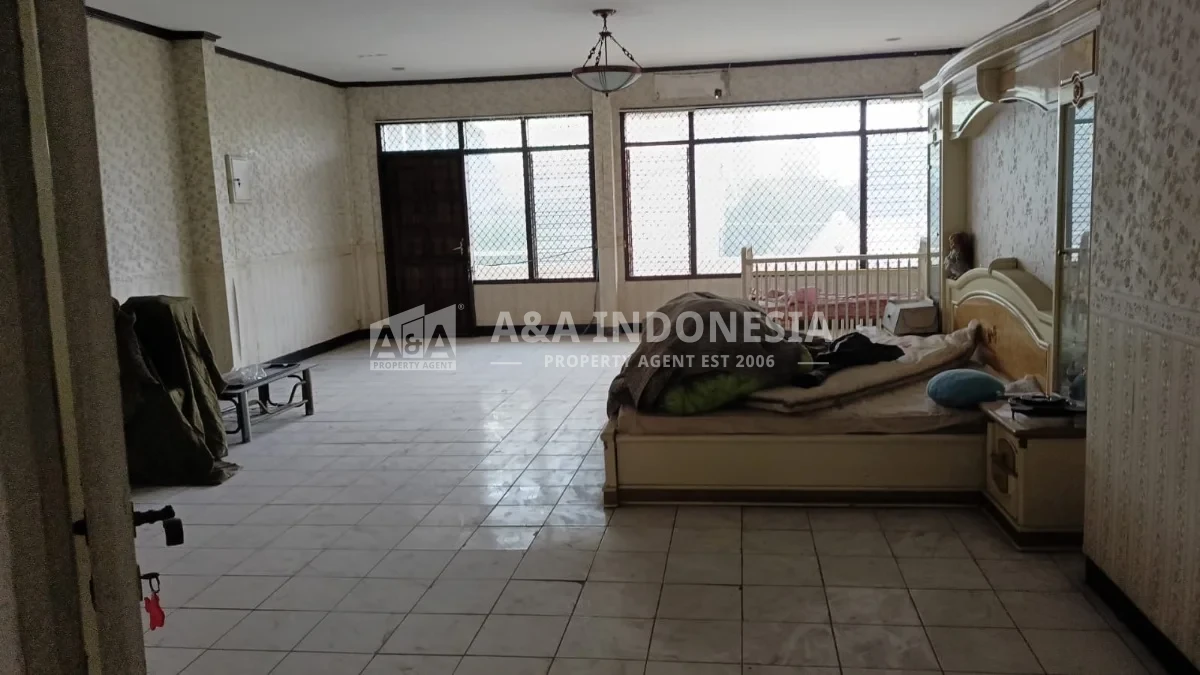 Disewakan Ruko 3 Lantai di Kedungsari Surabaya Pusat - Cocok untuk Bank dan Kantor - Thumbnail 2