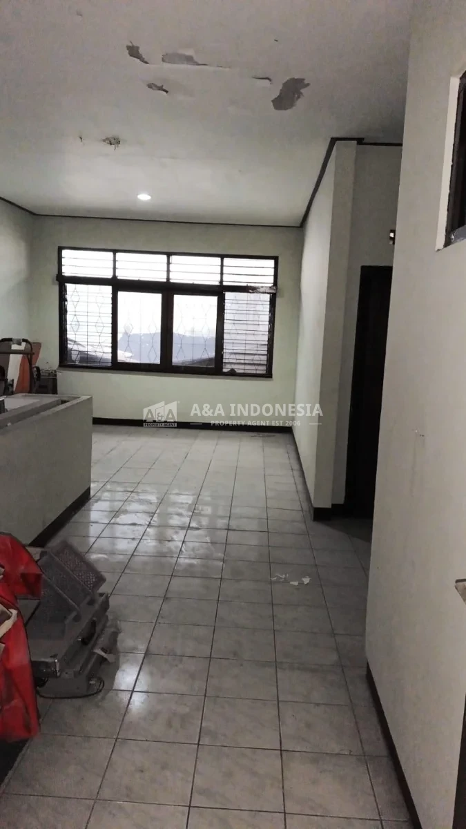 Disewakan Ruko 3 Lantai di Kedungsari Surabaya Pusat - Cocok untuk Bank dan Kantor - Thumbnail 3