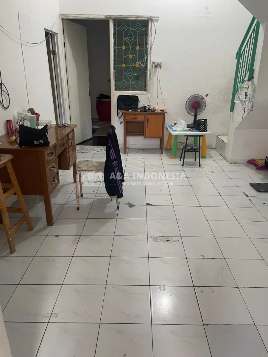 Disewakan Rumah 2 Lantai di Lebak Indah Regency Surabaya Timur - Thumbnail 3