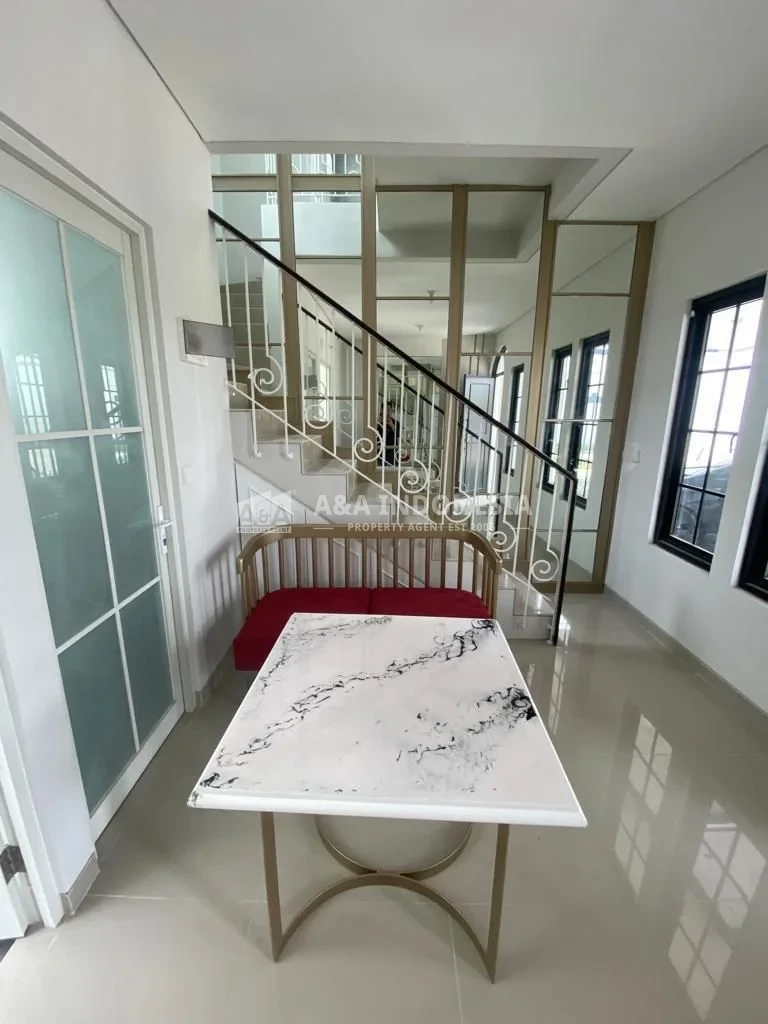 Disewakan Rumah 2 Lantai Full Furnish di Mansion Nine Surabaya Barat - Thumbnail 3
