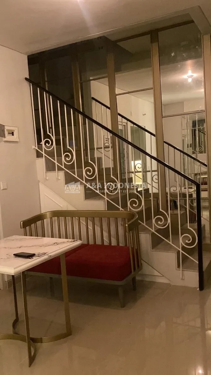 Disewakan Rumah 2 Lantai Full Furnish di Mansion Nine Surabaya Barat - Thumbnail 5