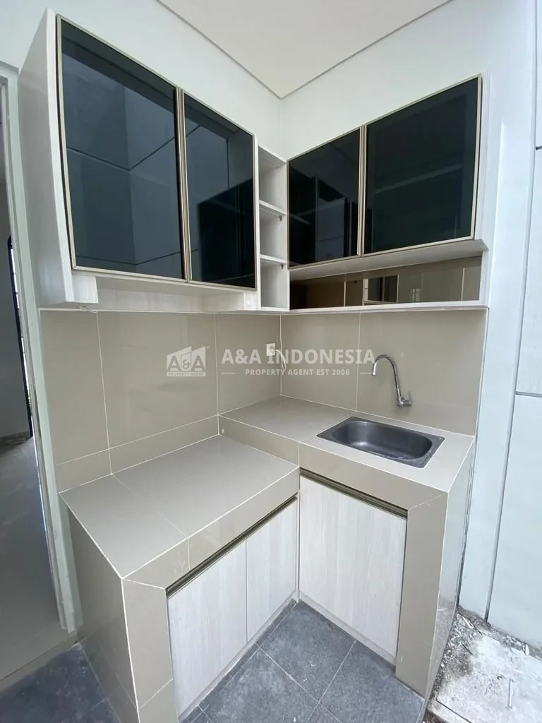 Disewakan Rumah 2 Lantai Full Furnish di Mansion Nine Surabaya Barat - Thumbnail 6