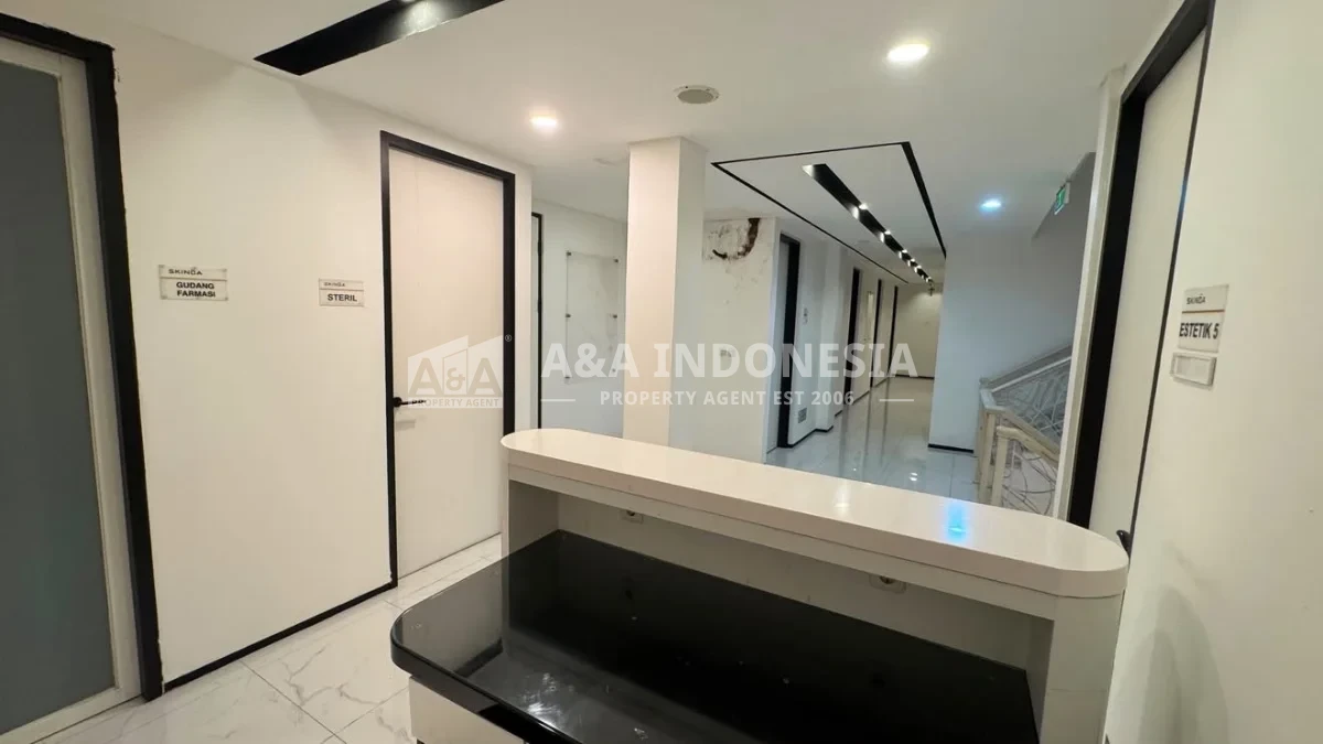 Disewakan 3 Unit Ruko 4 Lantai Ex Clinic di Raya HR Muhammad Surabaya Barat, Siap Pakai - Thumbnail 3