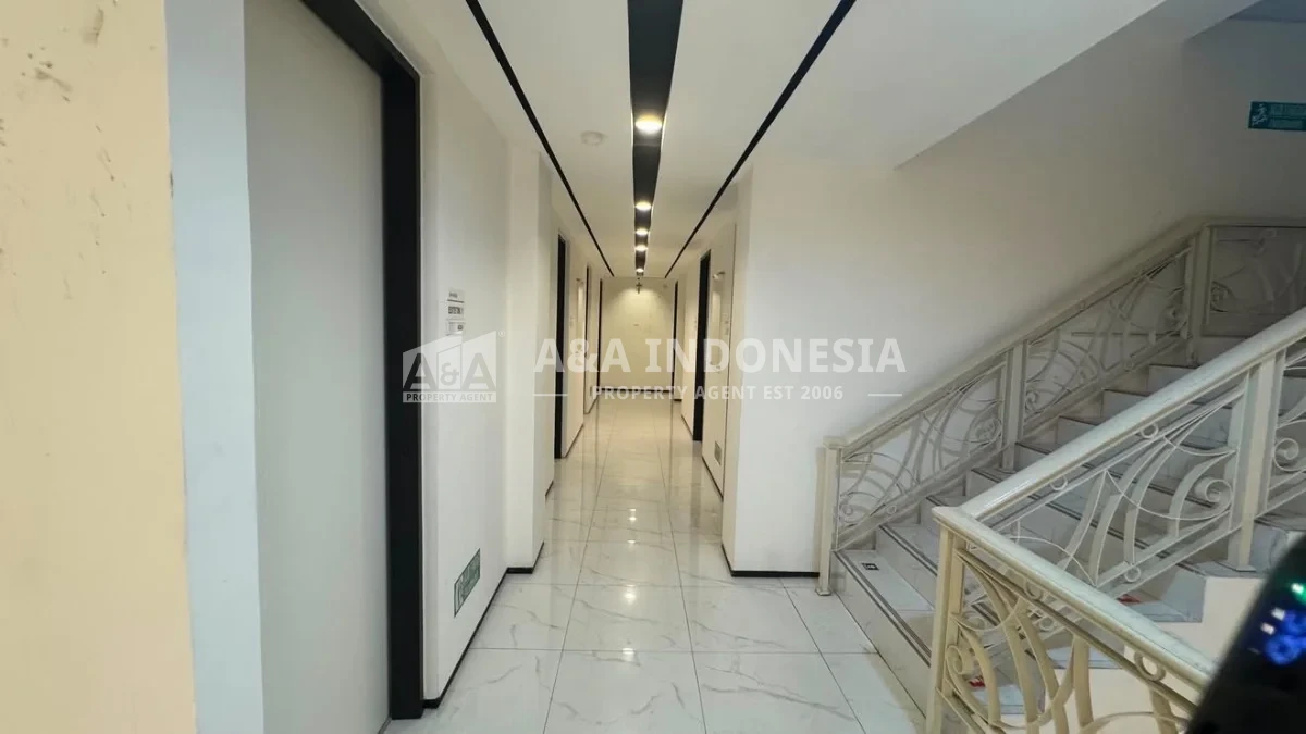 Disewakan 3 Unit Ruko 4 Lantai Ex Clinic di Raya HR Muhammad Surabaya Barat, Siap Pakai - Thumbnail 4