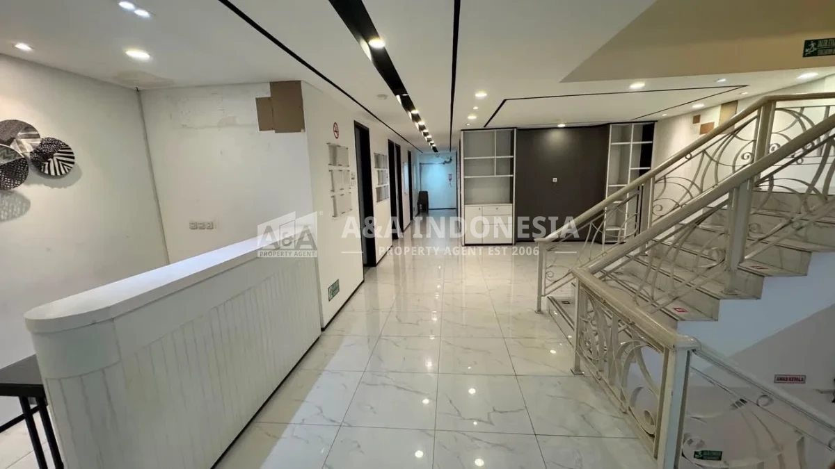 Disewakan 3 Unit Ruko 4 Lantai Ex Clinic di Raya HR Muhammad Surabaya Barat, Siap Pakai - Thumbnail 5