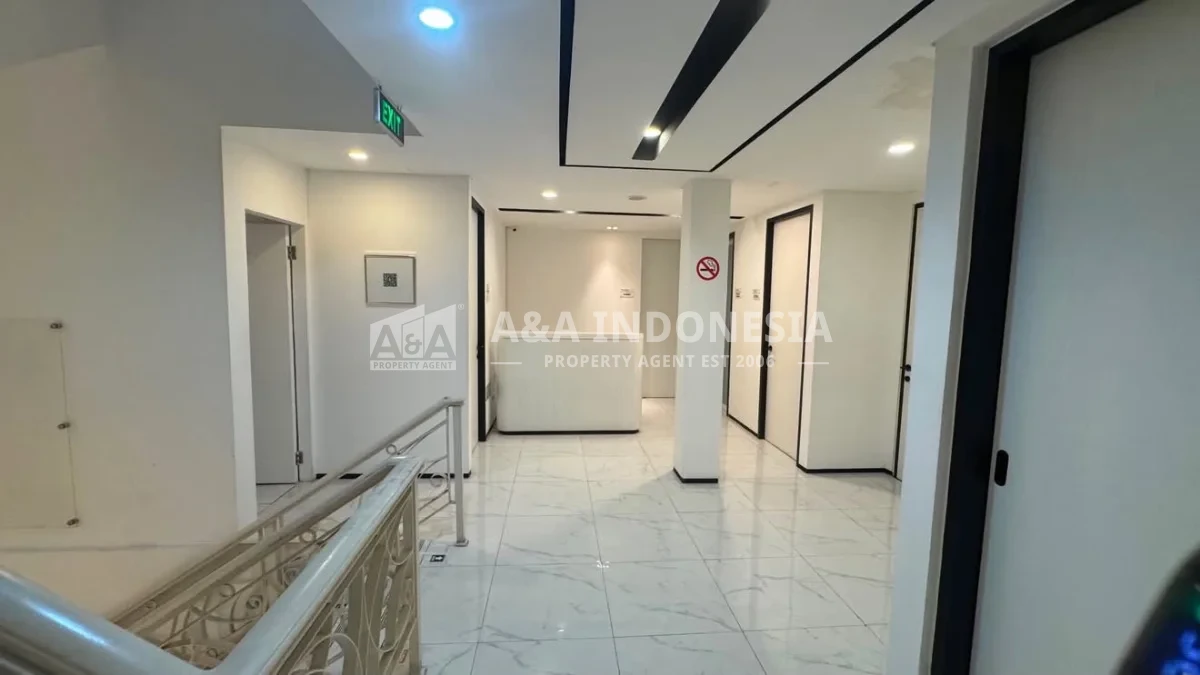 Disewakan 3 Unit Ruko 4 Lantai Ex Clinic di Raya HR Muhammad Surabaya Barat, Siap Pakai - Thumbnail 6
