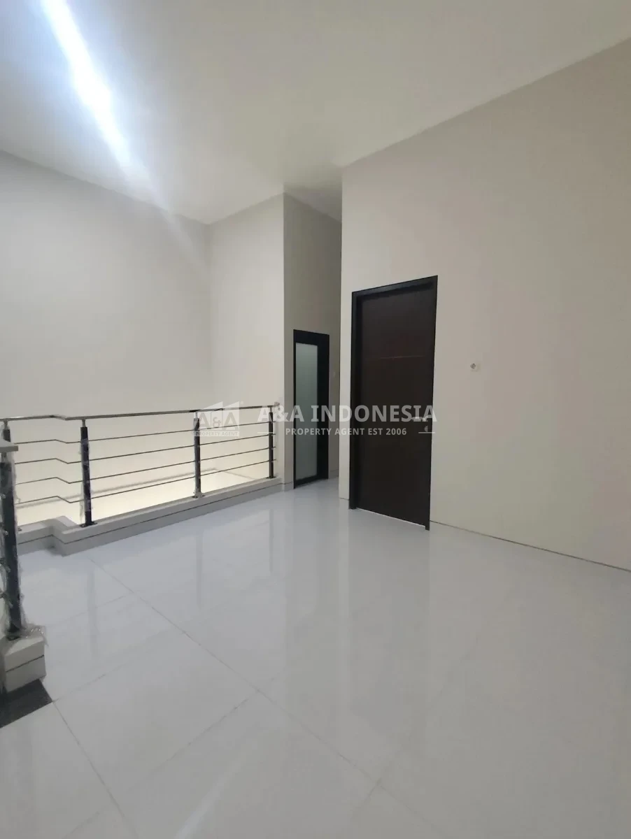 Dijual Rumah Baru 2 Lantai di Putro Agung Surabaya Timur - SHM Siap Huni Dekat Suramadu - Thumbnail 4