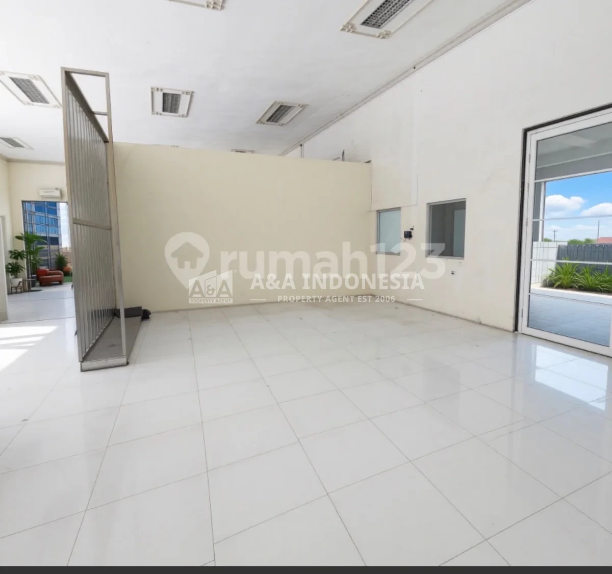 Disewakan Ruko Strategis 2 Lantai  Ex Showroom Manyar Kertoarjo Surabaya Timur, - Thumbnail 7