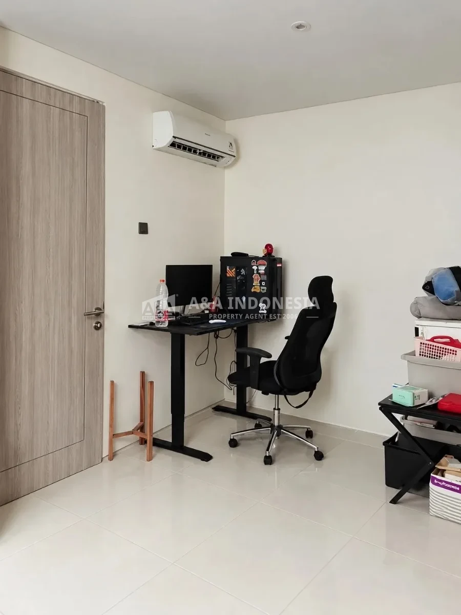 Disewakan Rumah Full Furnished Grand Pakuwon Cluster Gladstone Surabaya Barat - Thumbnail 3