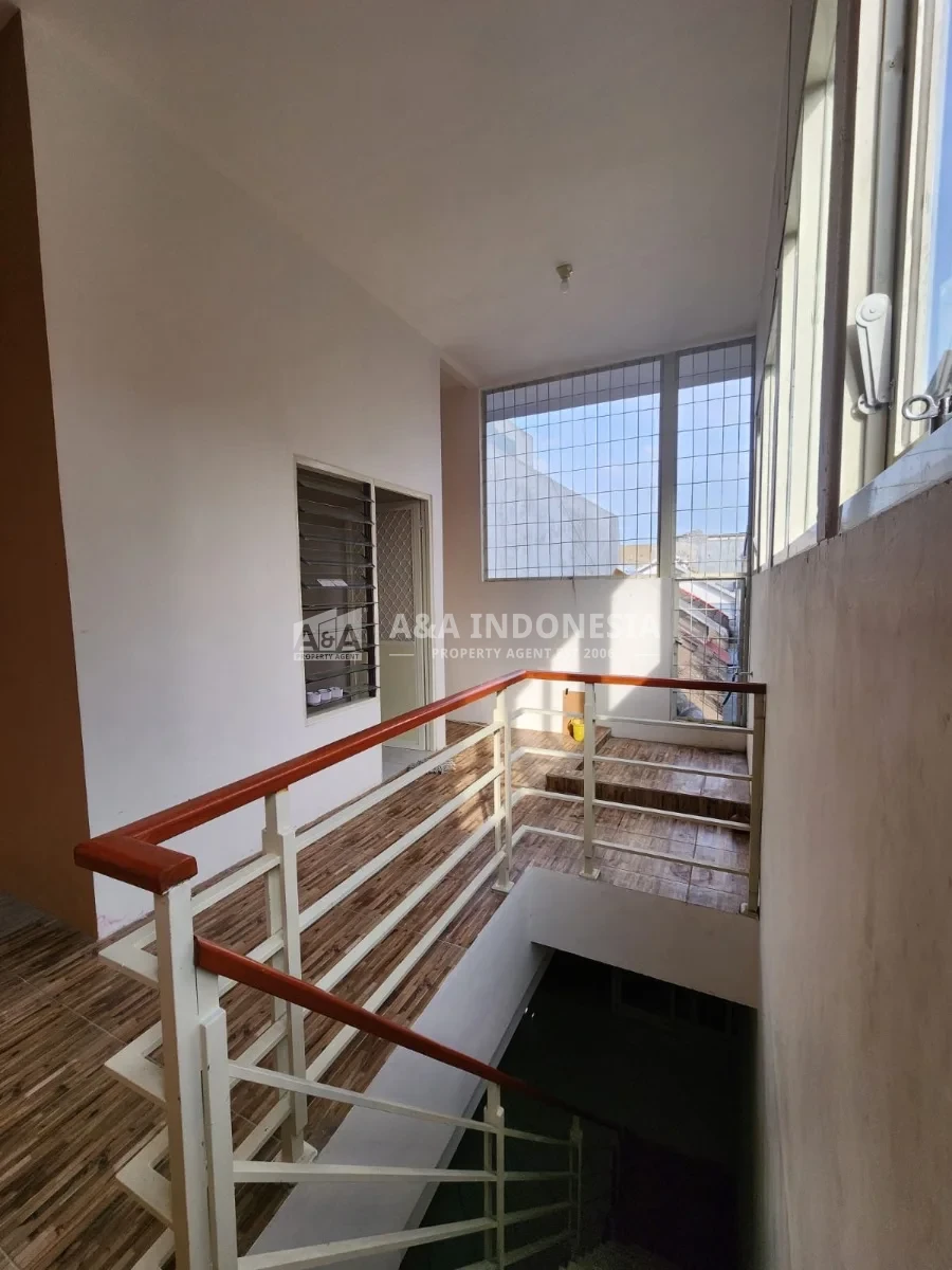 Dijual Rumah Cantik dan Terawat di Lebak Permai Utara Surabaya Timur - Thumbnail 6