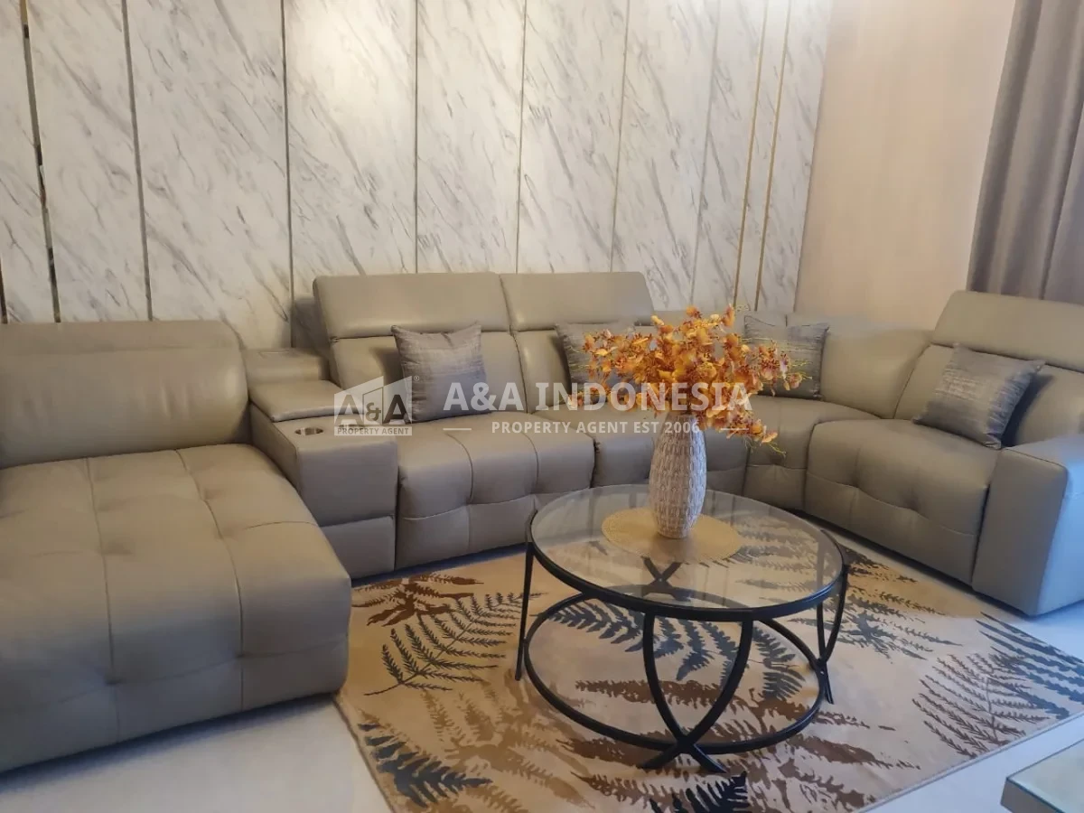 Dijual Rumah Baru Full Furnished 3 Lantai dengan Private Swimming Pool di North Emerald Mansion - Thumbnail 3