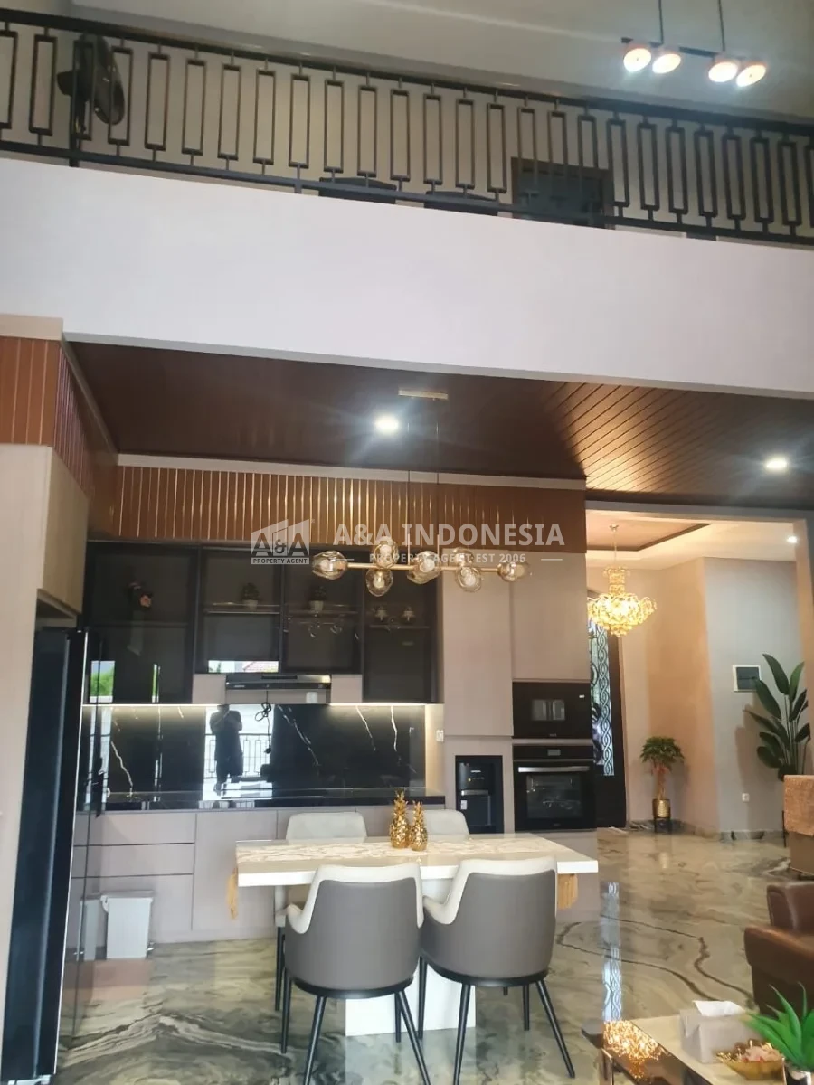 Dijual Rumah Baru Full Furnished 3 Lantai dengan Private Swimming Pool di North Emerald Mansion - Thumbnail 5