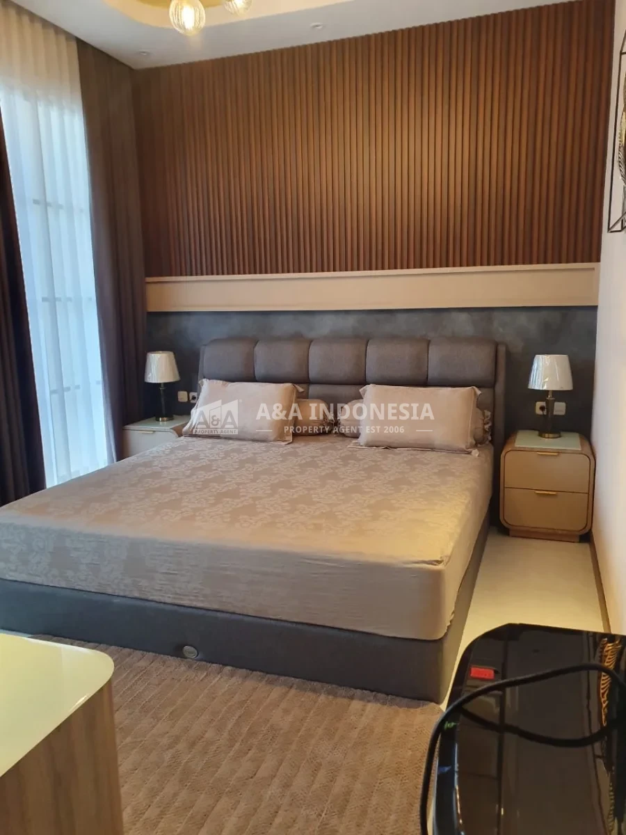 Dijual Rumah Baru Full Furnished 3 Lantai dengan Private Swimming Pool di North Emerald Mansion - Thumbnail 6