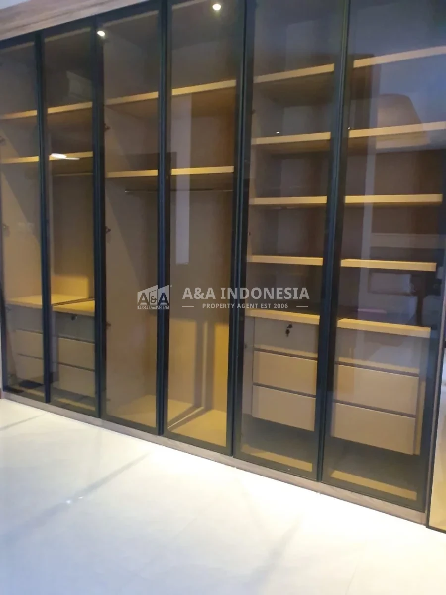 Dijual Rumah Baru Full Furnished 3 Lantai dengan Private Swimming Pool di North Emerald Mansion - Thumbnail 7