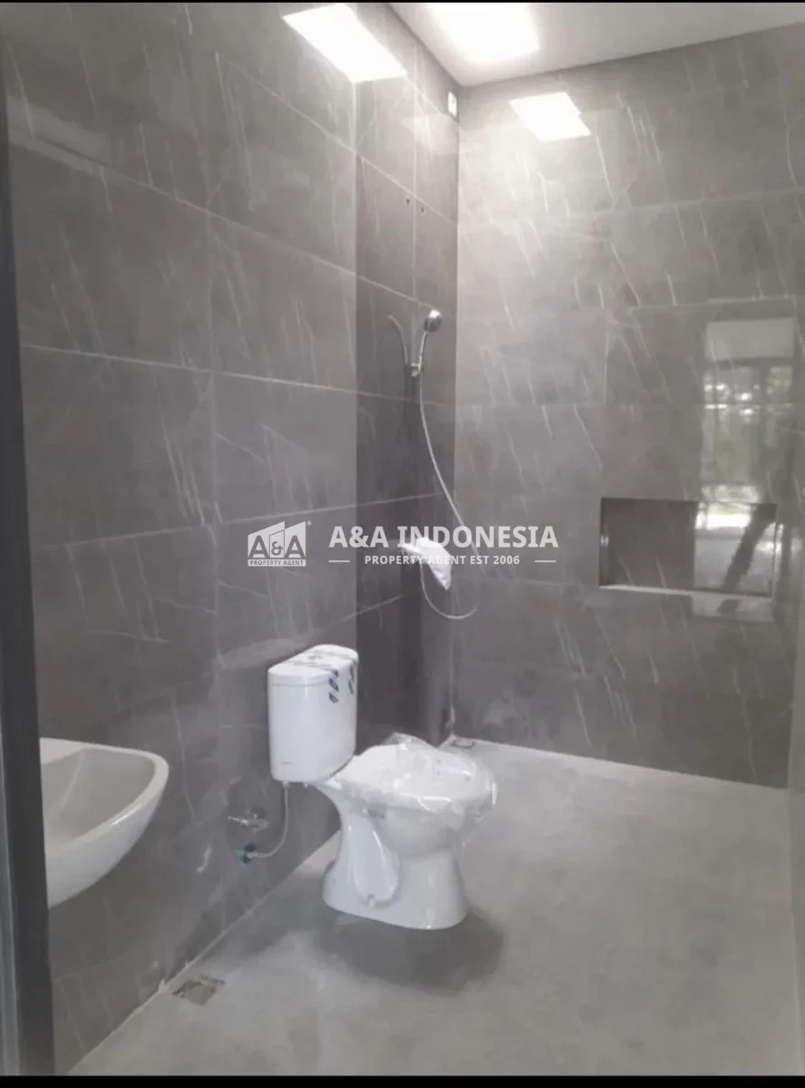 Dijual Rumah Baru 2 Lantai Dekat Galaxy Mall & MERR di Manyar Surabaya Timur - Thumbnail 6