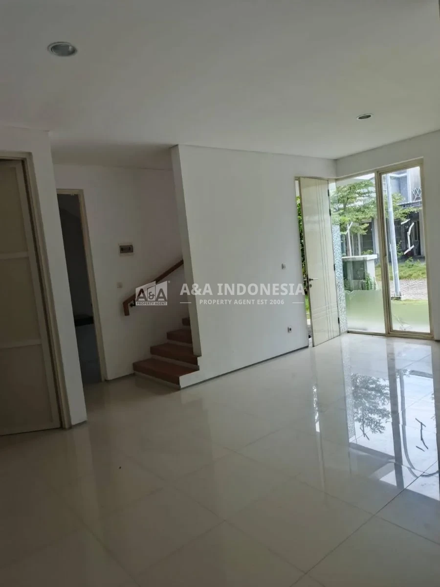 Disewakan rumah strategis siap huni di Royal Park Regency, Surabaya Timur - Thumbnail 2