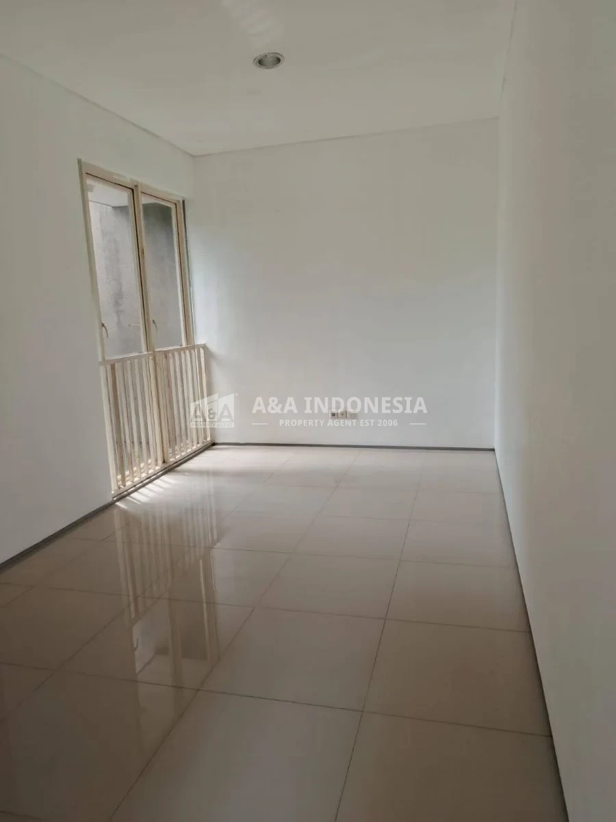 Disewakan rumah strategis siap huni di Royal Park Regency, Surabaya Timur - Thumbnail 3