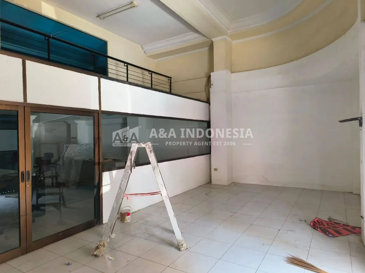 Dijual ruko lokasi strategis 4 lantai di Baliwerti, Surabaya Pusat - Thumbnail 2