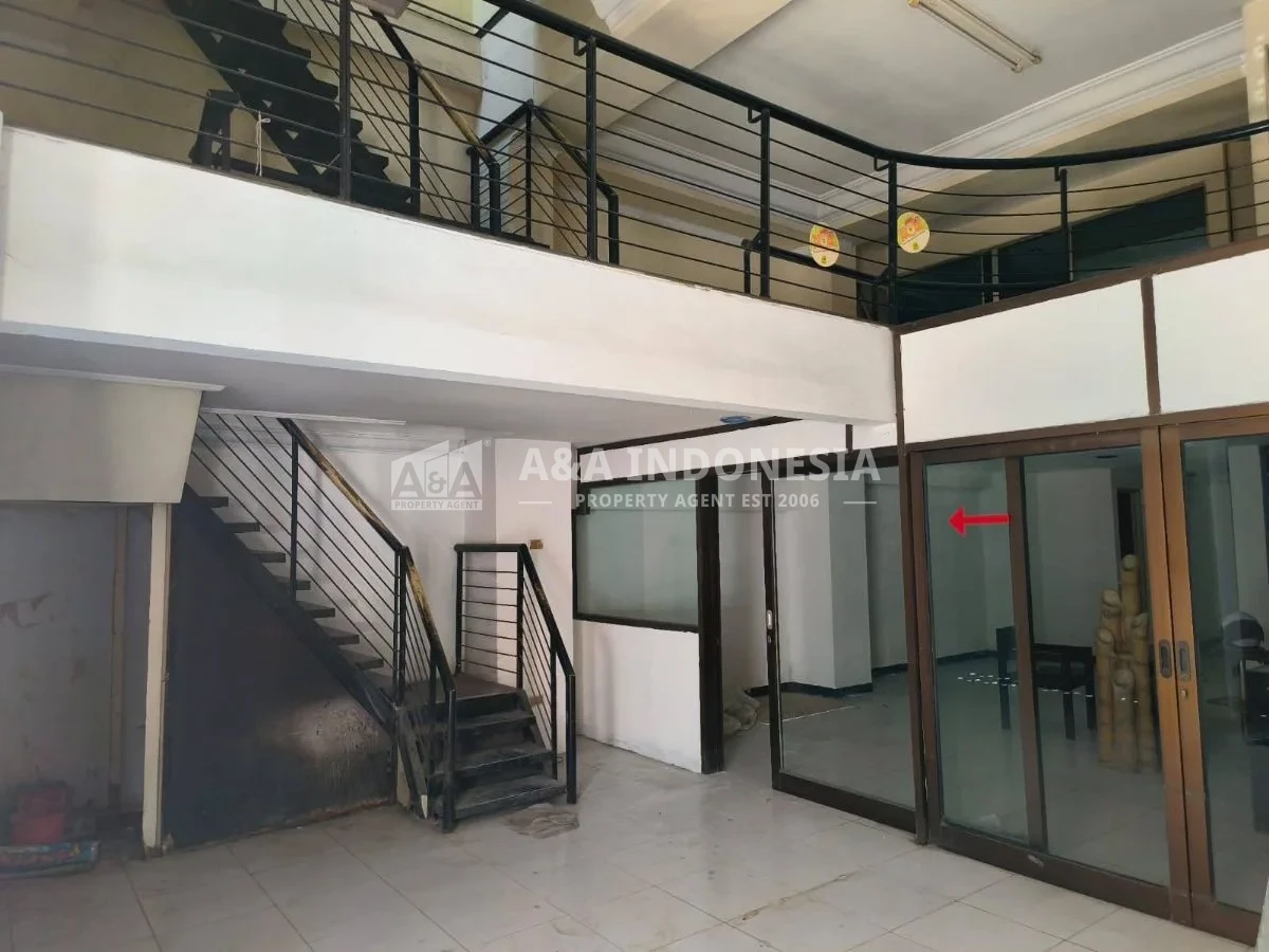 Dijual ruko lokasi strategis 4 lantai di Baliwerti, Surabaya Pusat - Thumbnail 3