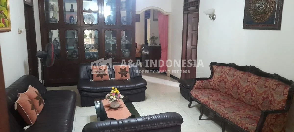 Dijual Rumah Bisa Untuk Tempat Usaha Di Lokasi Sangat Strategis, Jalan Kedungsroko, Surabaya