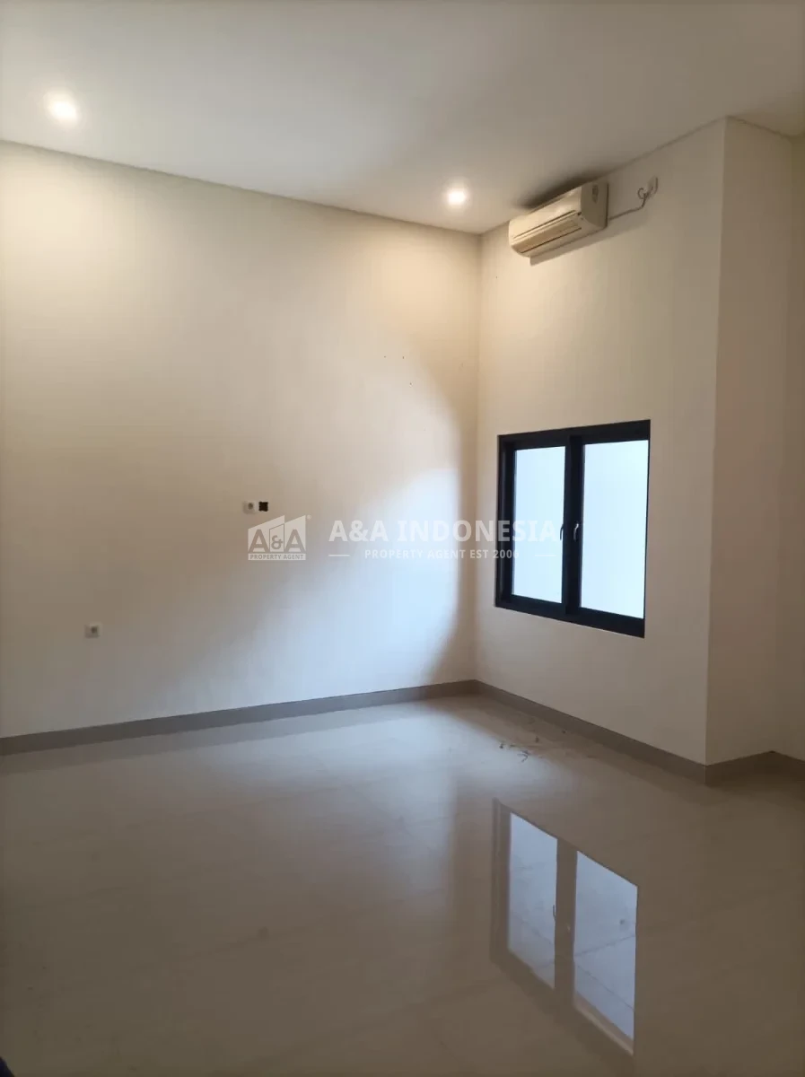 Dijual Rumah Baru 1 Lantai di Manyar Tirtomoyo Surabaya Timur Dekat Galaxy Mall dan Sekolah - Thumbnail 3