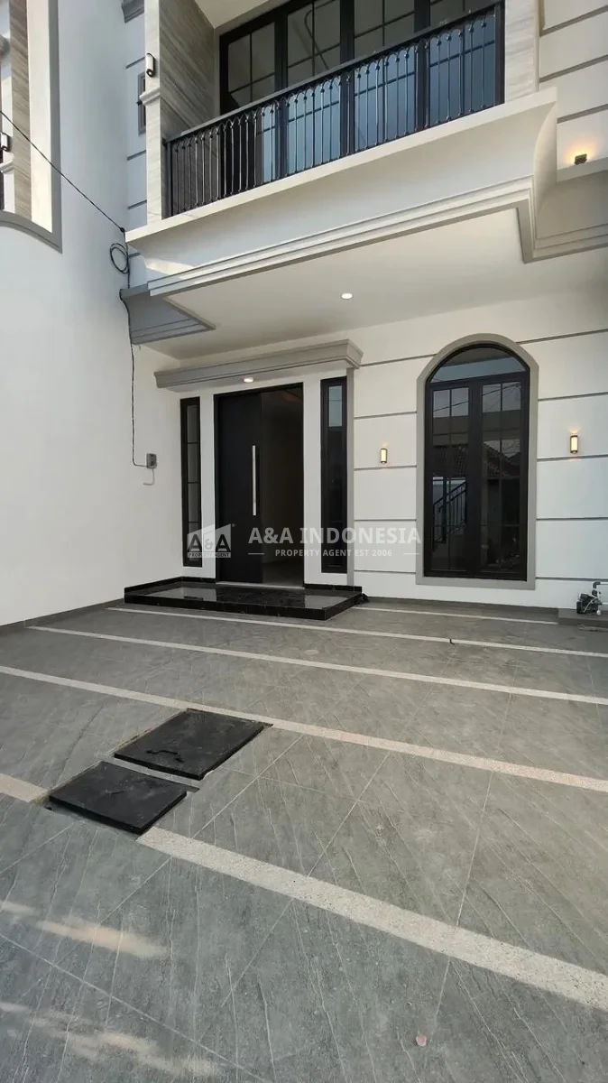 Dijual Rumah 2 Lantai American Classic Sutorejo Prima Surabaya Timur - Thumbnail 2