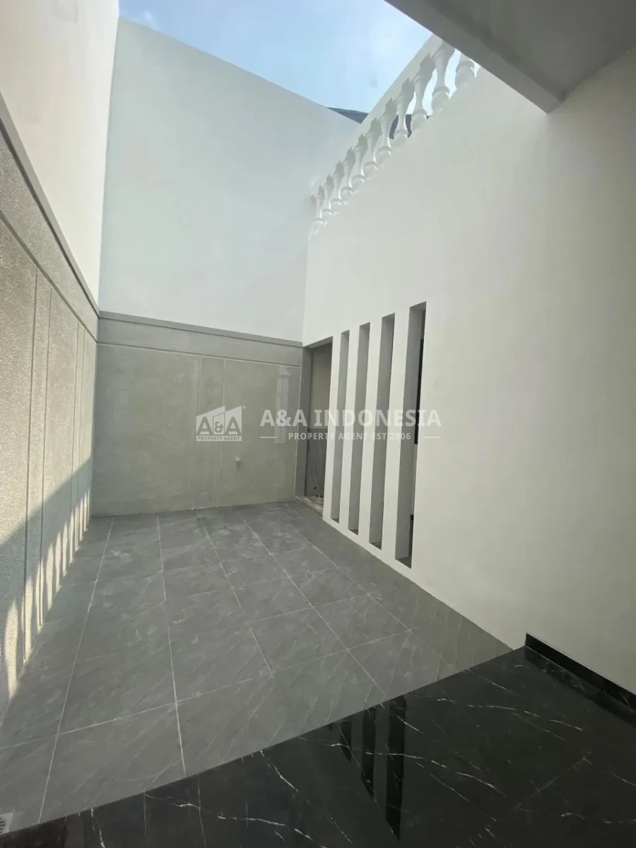 Dijual Rumah 2 Lantai American Classic Sutorejo Prima Surabaya Timur - Thumbnail 8