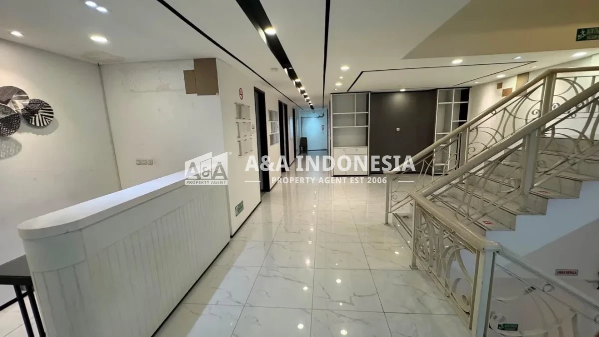 Disewakan Ruko 4 Lantai Jejer 3 Siap Pakai Lokasi Strategis di Raya HR Muhammad Surabaya Barat - Thumbnail 5