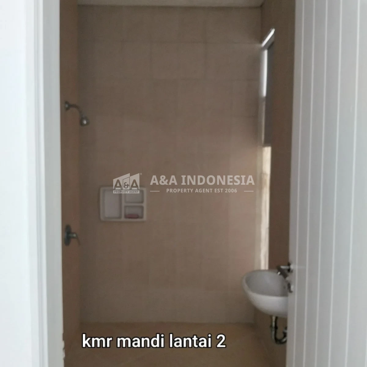 Disewakan Rumah 2 Lantai Luas dan Nyaman Berlokasi Di Kawasan Eksklusif Royal Residence Wiyung Surabaya Barat - Thumbnail 4