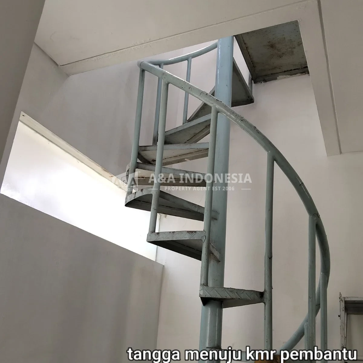 Disewakan Rumah 2 Lantai Luas dan Nyaman Berlokasi Di Kawasan Eksklusif Royal Residence Wiyung Surabaya Barat - Thumbnail 5