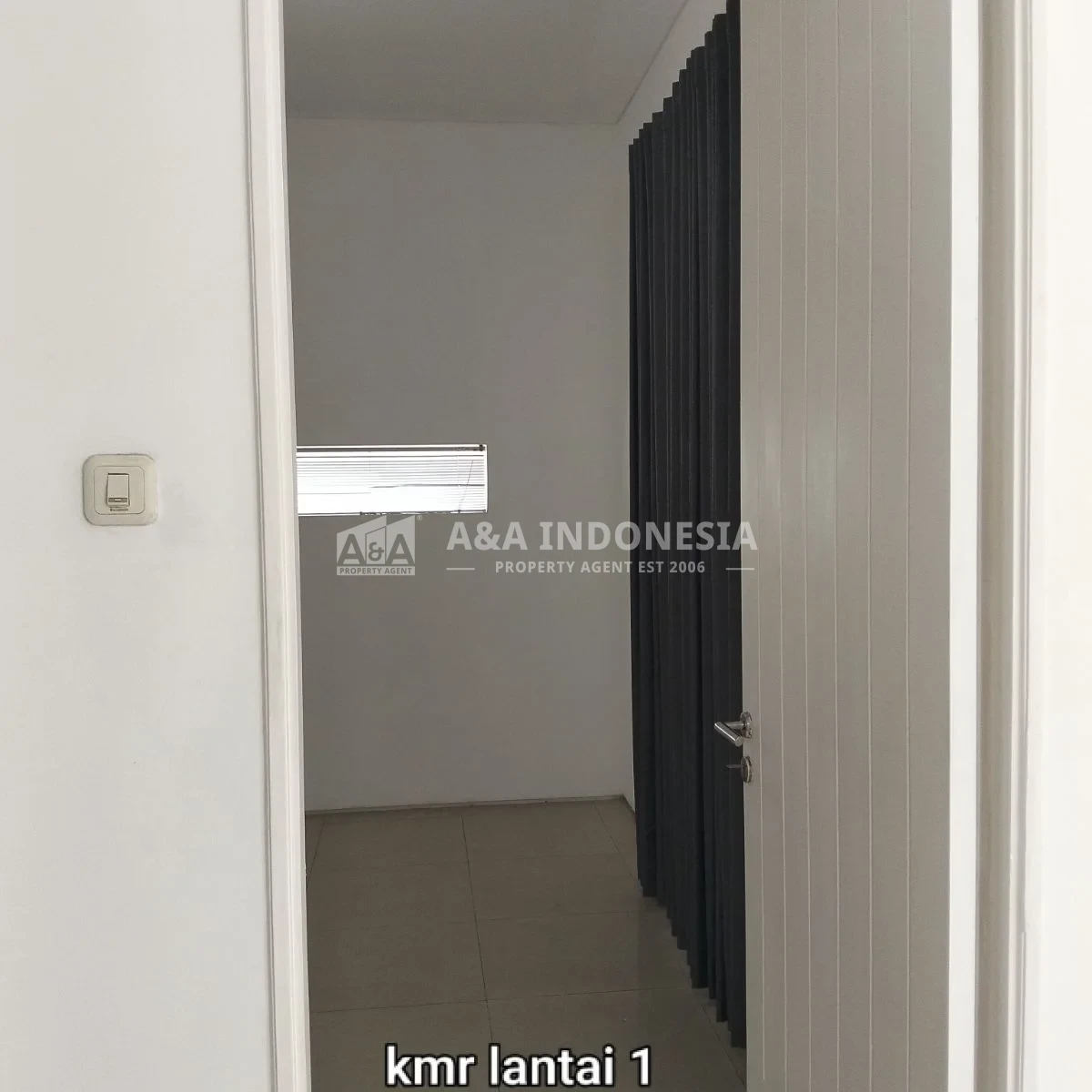 Disewakan Rumah 2 Lantai Luas dan Nyaman Berlokasi Di Kawasan Eksklusif Royal Residence Wiyung Surabaya Barat - Thumbnail 7