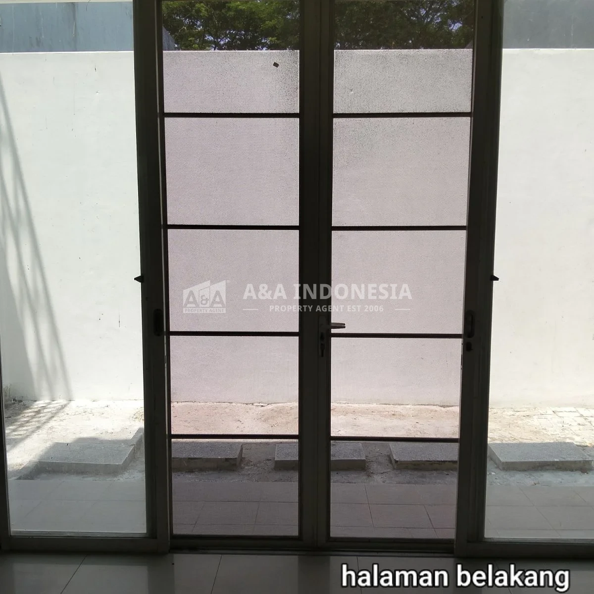 Disewakan Rumah 2 Lantai Luas dan Nyaman Berlokasi Di Kawasan Eksklusif Royal Residence Wiyung Surabaya Barat - Thumbnail 8