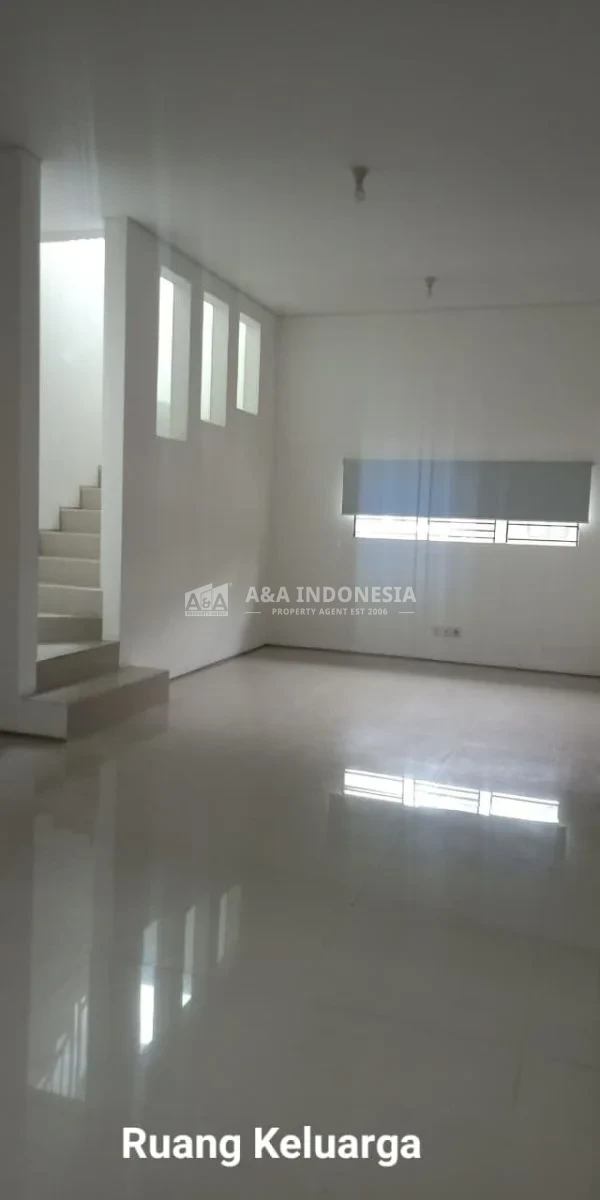 Dijual Rumah 2 Lantai Siap Huni Di Kawasan Eksklusif Royal Residence Cluster Greenwich Wiyung Surabaya Barat - Thumbnail 8