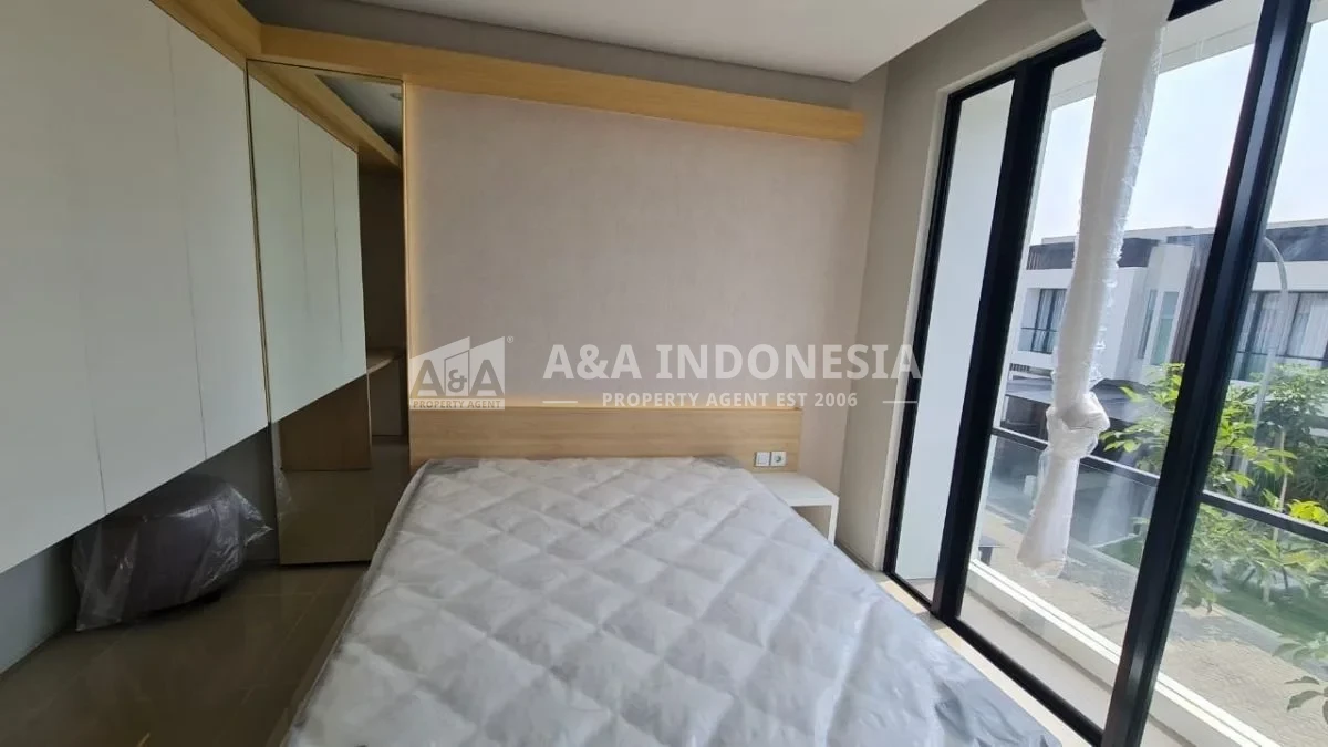 Disewakan Rumah Furnish di Northwest Hill Citraland Surabaya Barat - Thumbnail 3