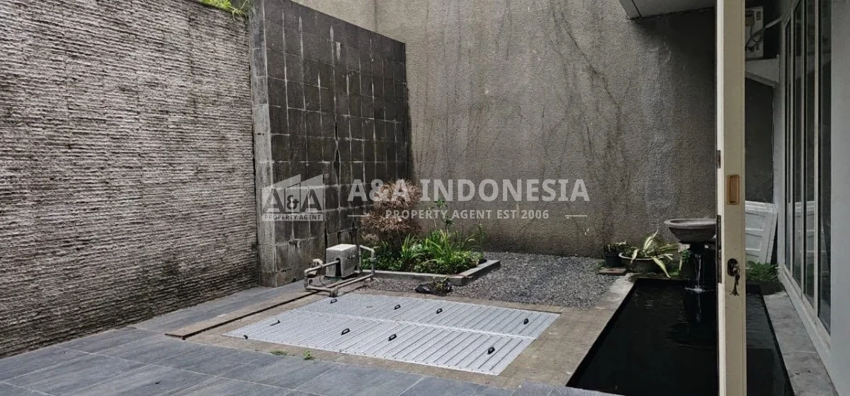 Disewakan Rumah Siap Huni Diamond Hill Citraland Surabaya Barat - Thumbnail 2