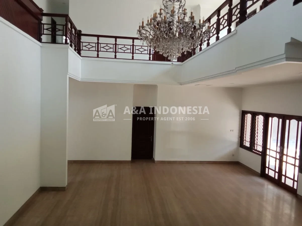 Disewakan Rumah Luas di Area Komersial Raya Satelit Utara, Surabaya Barat - Thumbnail 2