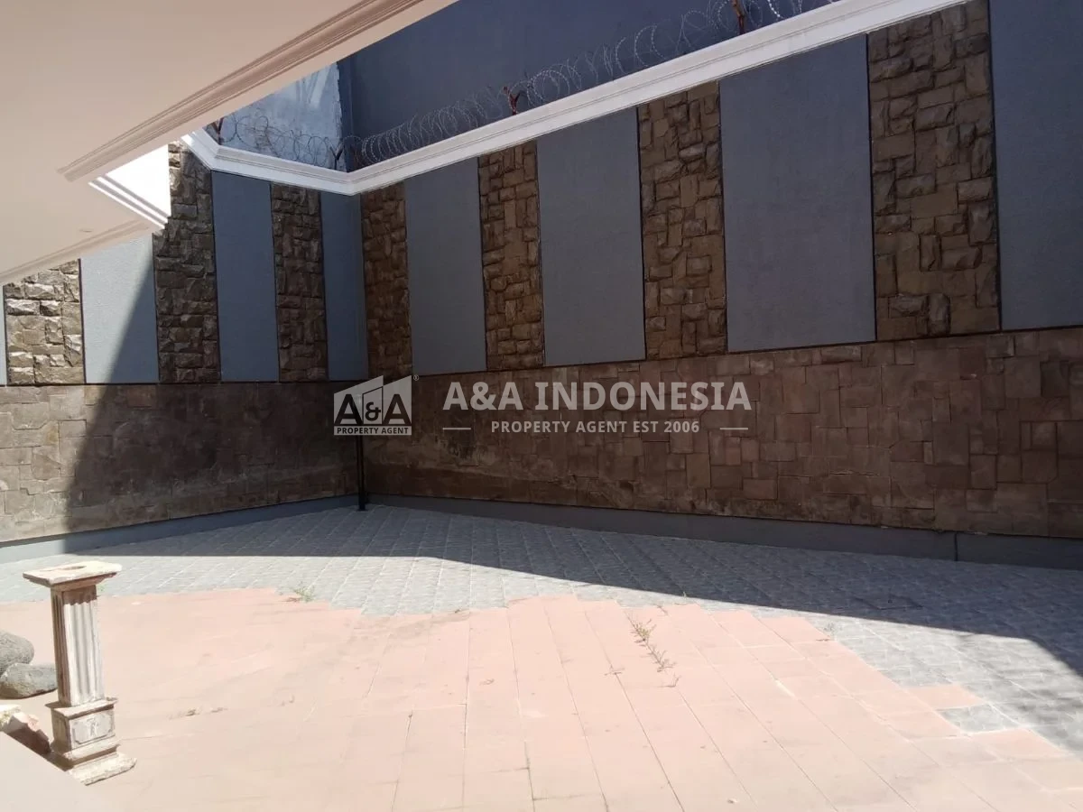 Disewakan Rumah Luas di Area Komersial Raya Satelit Utara, Surabaya Barat - Thumbnail 5