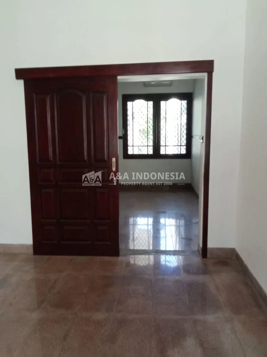 Disewakan Rumah Luas di Area Komersial Raya Satelit Utara, Surabaya Barat - Thumbnail 6