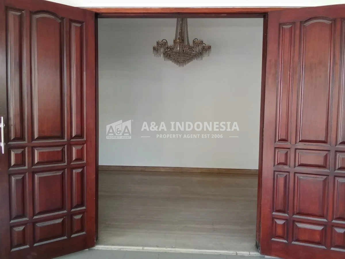 Disewakan Rumah Luas di Area Komersial Raya Satelit Utara, Surabaya Barat - Thumbnail 7