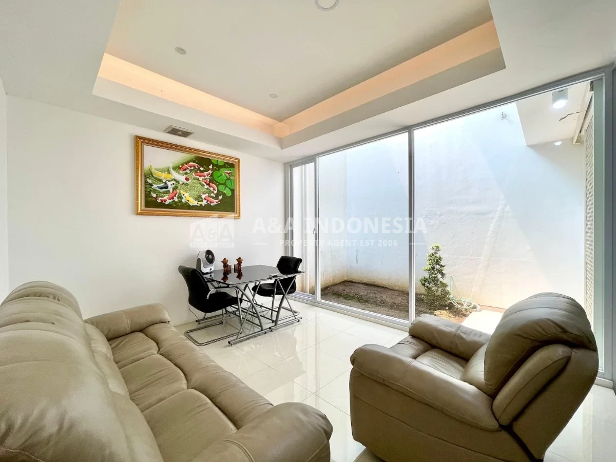 Dijual Murah Rumah 2 Lantai Citraland Utama Surabaya Barat Dekat Universitas Ciputra - Thumbnail 2
