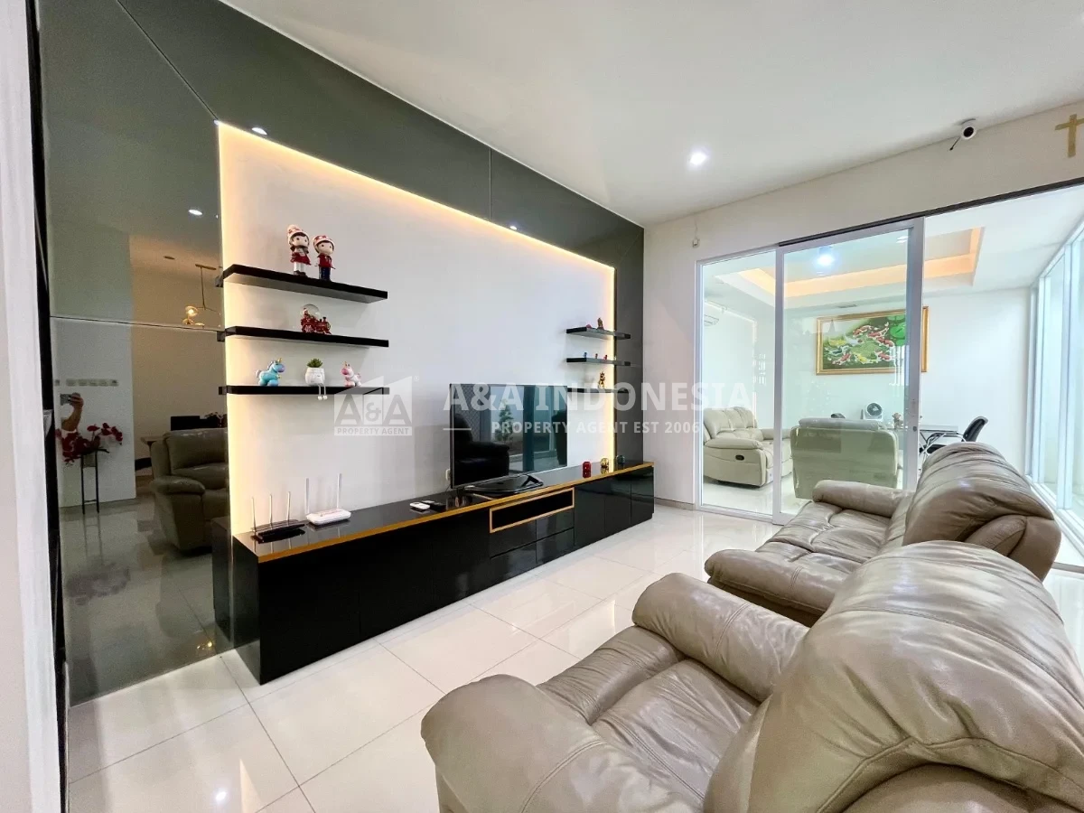 Dijual Murah Rumah 2 Lantai Citraland Utama Surabaya Barat Dekat Universitas Ciputra - Thumbnail 4