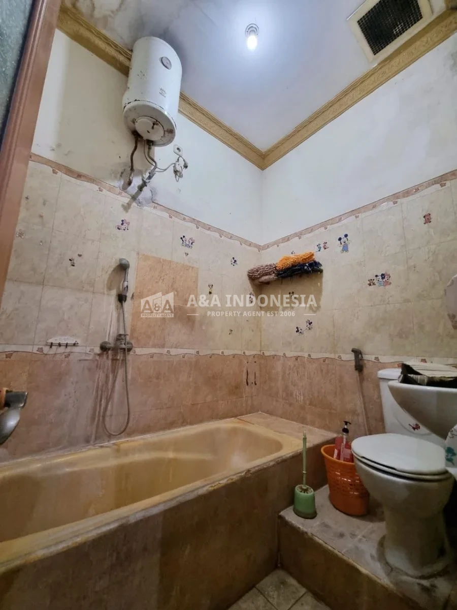Dijual Rumah Bagus Dan Luas Di Jalan Ikan Mungsing Surabaya Utara - Thumbnail 5