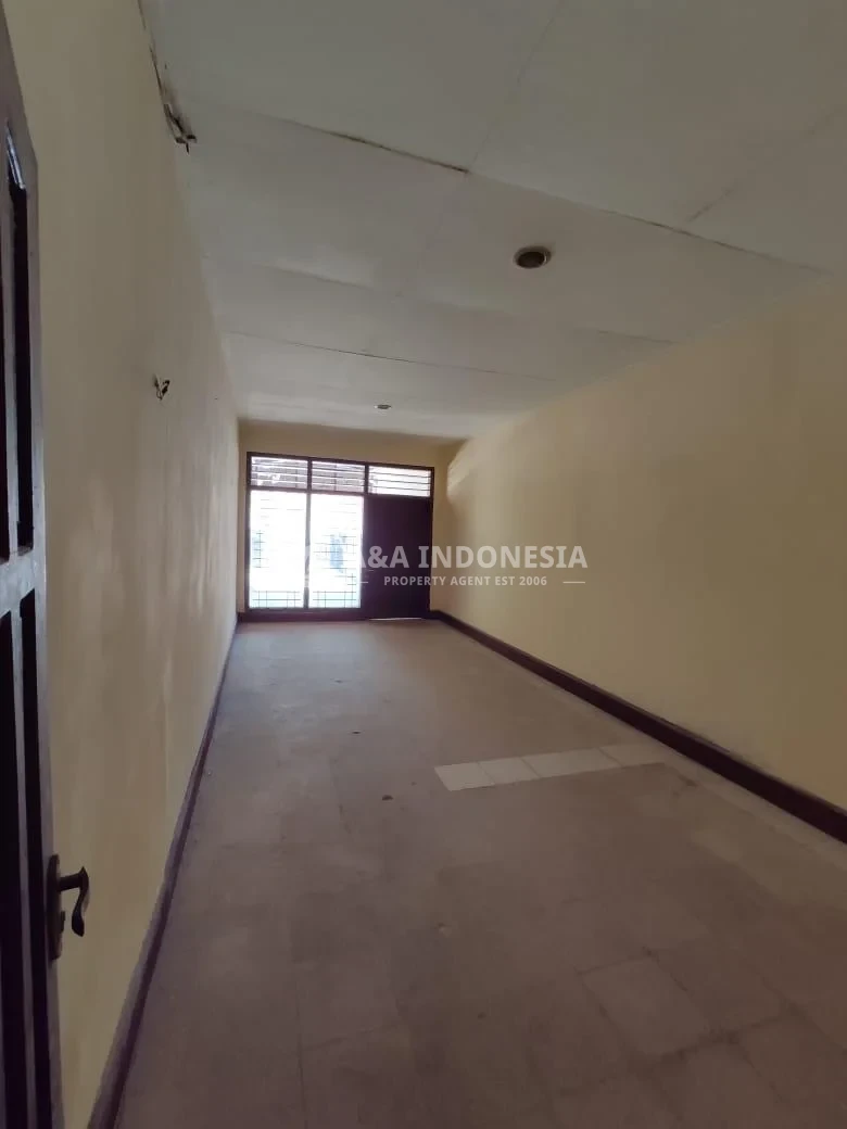 Dijual Rumah Luas di Jalan Lombok Surabaya Pusat – Cocok untuk Kantor, Cafe, Bar & Hunian - Thumbnail 3