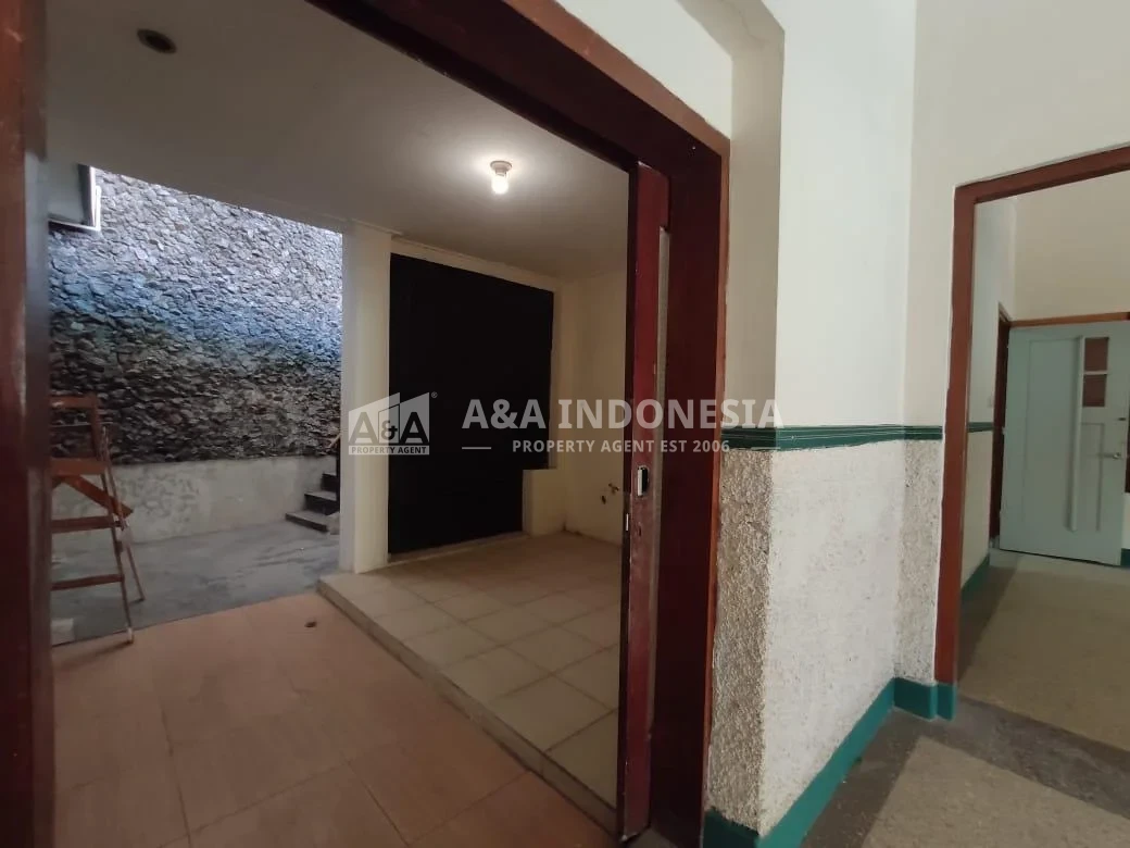Dijual Rumah Luas di Jalan Lombok Surabaya Pusat – Cocok untuk Kantor, Cafe, Bar & Hunian - Thumbnail 4