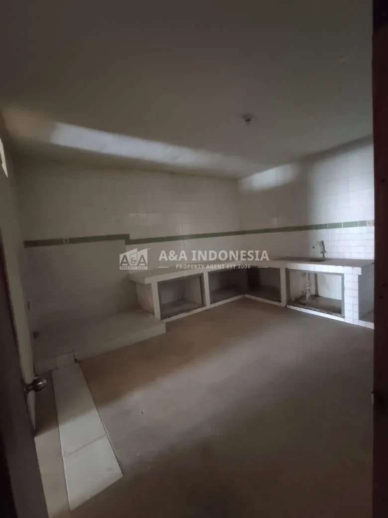 Dijual Rumah Luas di Jalan Lombok Surabaya Pusat – Cocok untuk Kantor, Cafe, Bar & Hunian - Thumbnail 5