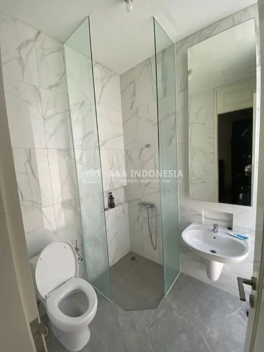 Dijual Rumah Bagus 2 Lantai Di Kawasan Grand Pakuwon Surabaya Barat - Thumbnail 4